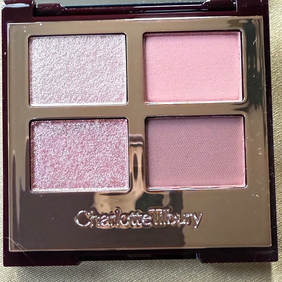 Charlotte Tilbury Eyeshadow Pallet in Pillow Talk Dreams - Picture 4 of 6